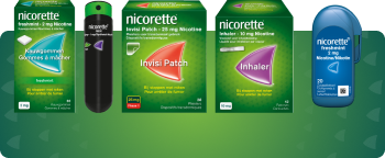 Deux joggeurs courent dans un parc